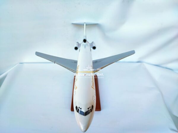 Model of B727-200 Emirates Airlines with detailed craftsmanship.